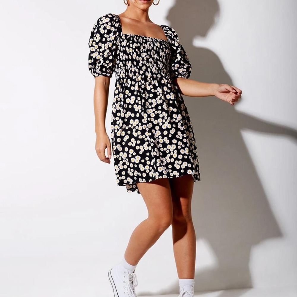 Motel Eltra Floral Mini Dress Black White Daisy Cottagecore Smocked Medium